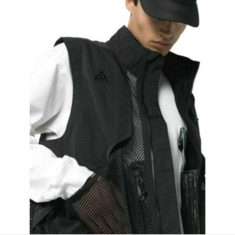 Nike ACG Black Urban Utility Full Zip Vest - Picture 2 of 13
